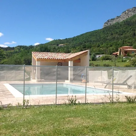 Le Champ De Coucou Bed & Breakfast